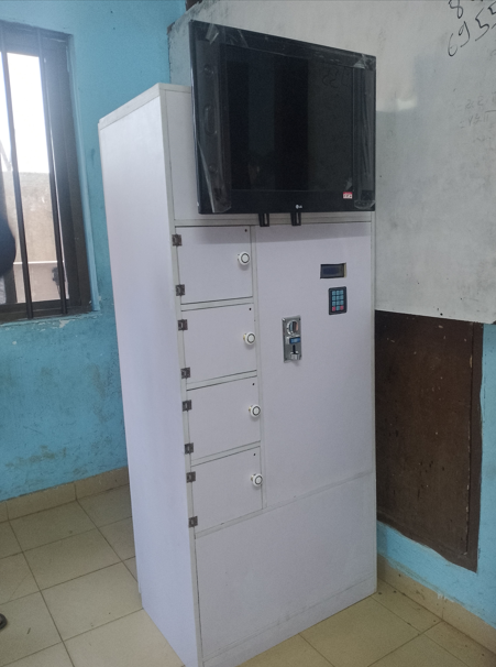 Borne de recharge solaire et diffusion publicitaire